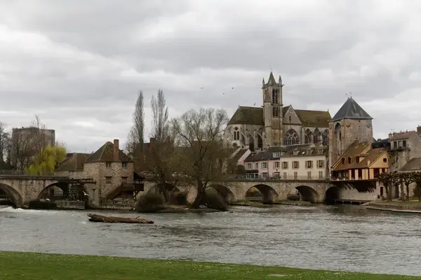 Service Monte Escalier Monte-escalier Moret-Loing-et-Orvanne